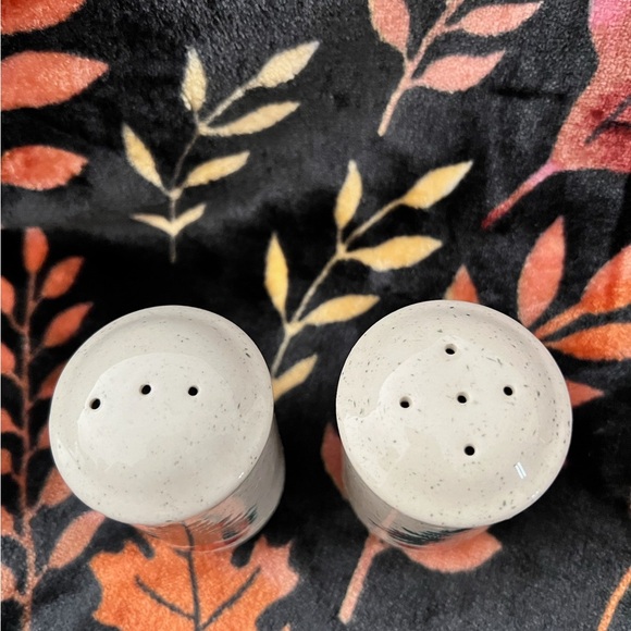 Vintage Christmas Tree Stoneware Salt and Pepper Shakers Holiday Kitchen Decor - Picture 3 of 7